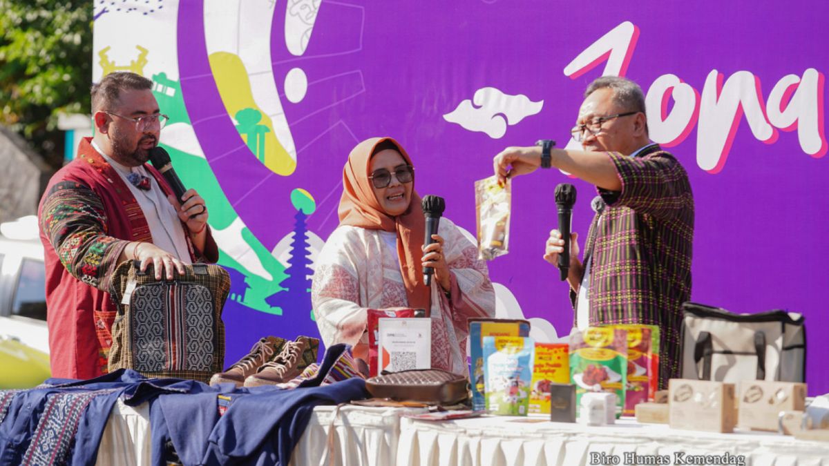 Zulkifli Hasan saat menghadiri sebuah acara UMKM [Humas PAN]