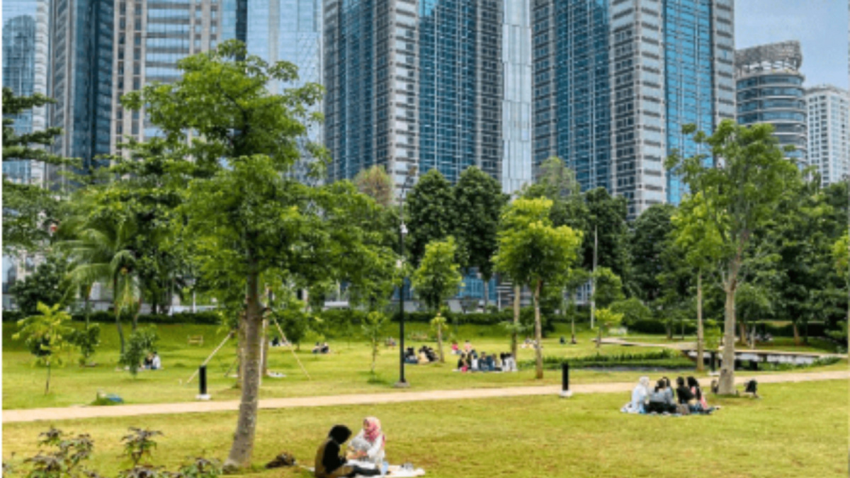 Hutan kota Gelora Bung karno [https://jakarta-tourism.go.id/]