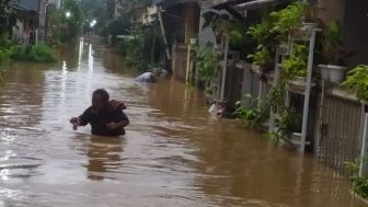 Diguyur Hujan Deras, Delapan RT di Duren Mekar Depok Terendam Banjir