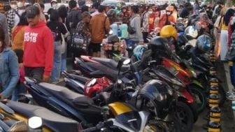 Antisipasi Keberadaan Parkir Liar, Polisi dan Dishub DKI Imbau Pengunjung CFW Gunakan Angkutan Umum