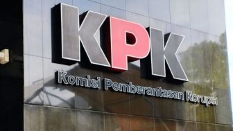 KPK Menangkap Bupati Pemalang Mukti Guna Agung Wibowo di Depan Gedung DPR