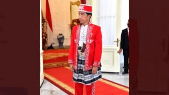 Presiden Jokowi Pakai Baju Adat Dolomani di Upacara HUT Ke-77 RI.
