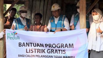 Peringatan HUT RI Ke 77, 102 Rumah di Lampung Dapat Sambungan Listrik Gratis