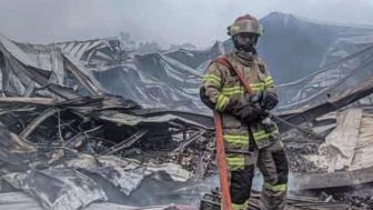 Kisah Dibalik Kebakaran Gudang JNE Cimanggis, Petugas Sesak Nafas Hingga Korban Luka Ringan