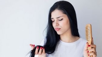 Cara Mengatasi Rambut Rontok dari Bahan Alami