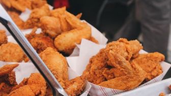 Makan Sayap Ayam Bikin Kanker? Ini Penjelasan Ahli