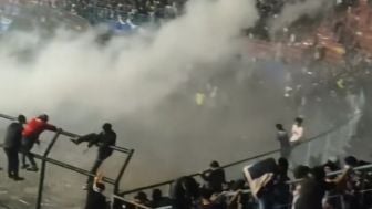 Penggunaan Gas Air Mata di Tragedi Stadion Kanjuruhan Jadi Sorotan