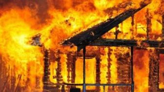 Diduga Akibat Puntung Rokok ODGJ, Satu Rumah di Tapos Depok Hangus Terbakar