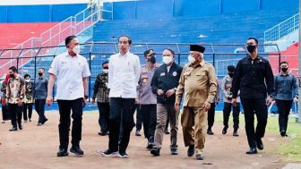 Warganet Miris Lihat Presiden Jokowi yang Tak Salami Kapolri ketika HUT TNI: Sing Sabar Yo Pak Sigit