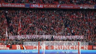 Supporter Bayern Munich Lakukan Aksi Solidaritas : Lebih dari 100 Orang Dibunuh Oleh Polisi