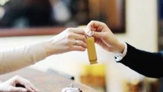 Heboh Aturan Pasangan Diluar Nikah Check In di Hotel Bisa Dipidana, Ini Kata Sandiaga Uno