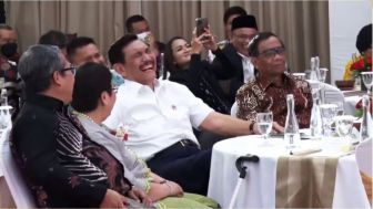 Luhut Sampaikan Pesan Agar Investor Mau Datang ke Indonesia: Pilpres 2024 Jangan Berantem