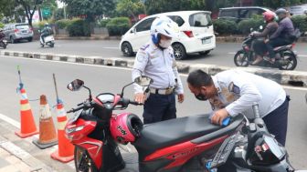 Marak Kendaraan Parkir Sembarangan, Dishub Depok Lakukan Penertiban