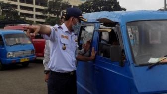 Dishub Bakal Cabut Ijin Trayek Angkot Bermasalah