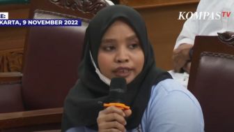 Gelak Tawa Pengunjung Saat ART Susi Ditanya Kebiasaan Bilang "Siap", Warganet Singgung Baju Tahanan