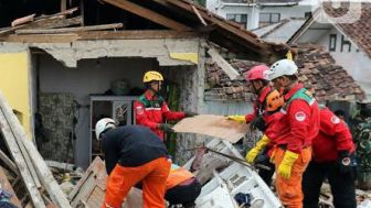 Terjebak di Reruntuhan Bangunan Selama 3 Hari, Bocah 5 Tahun di Cianjur Masih Hidup