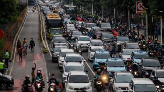 Kenaikan UMP DKI Jakarta Tak Sebanding Dengan Kenaikan Biaya Hidup : Buruh Tetap Miskin