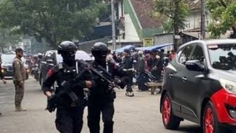 Terjunkan Densus 88 ke Lokasi Bom Bunuh Diri, Polisi : Mohon Waktu dan Tetap Tenang