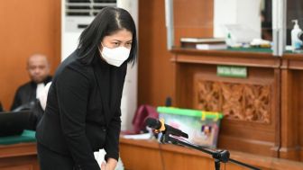 Sembari Menangis, Putri Candrawathi Tetap Tegaskan Brigadir J Lakukan Aksi Pemerkosaan: Saya Dibanting ke Bawah Tiga Kali