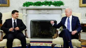 Presiden Zelenskyy Berterima Kasih kepada Biden Atas Bantuan untuk Melawan Rusia dan Krisis Energi