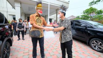 Gibran Ogah Dipanggil Pak Wali oleh Warga Kalimantan, Warganet: Bisa Panggil Noah atau Ungu Juga?