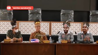 Tak Bisa Pulang, Gibran Sediakan Fasilitas bagi Mahasiswa Papua untuk Rayakan Natal di Solo