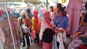 Tingkatkan Ekonomi, Karang Taruna 04 Ratujaya Bazar Akhir Tahun 2022