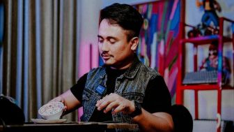 Sosok Artis yang Hamil Duluan Hingga Menikah dengan Selingkuhan, Terawang Denny Darko di Tahun 2023
