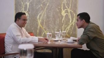 Gibran Posting Anies Baswedan Masuk Gorong-Gorong, Warganet Balas dengan Komentar Pedas