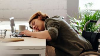 Pola Tidur Tidak Teratur Bisa Berbahaya Bagi Tubuh, Berat Badan Juga Bisa Naik