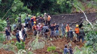 Update Korban Longsor Natuna, 13 Orang Meninggal 12 Teridentifikasi