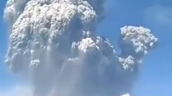 Cek Fakta: Benarkah Bila Gunung Merapi Meletus jadi Kiamat bagi Pulau Jawa?
