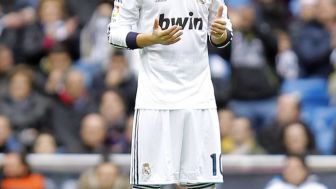 Mesut Ozil Resmi Gantung Sepatu: Nyaris Main di Liga 1 hingga Doyan Makan-makanan Pedas, Mantan Pemain Real Madrid seperti Bestienya orang Indonesia!