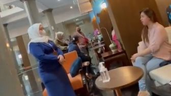 AXA Mandiri Dituding Lakukan Penipuan, Wanita Ini Sampai Datangi Kantor Mandiri sembari Menangis