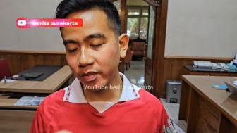 Gibran Tampak Tertunduk Lesu Meminta Maaf kepada Ganjar Pranowo dan I Wayan Koster, Kena Tegur PDIP?