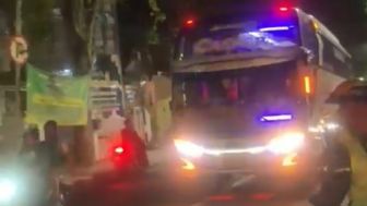 Viral Momen Bonek Kawal Bus Pemain Persija Jakarta yang Away ke Surabaya, Warganet Angkat Jempol