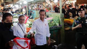 Jokowi Lebih Cepat Penuhi Janji Ajak Zulhas Blusukan ke Pasar