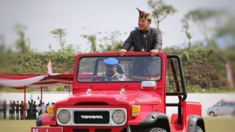 Ironis! Ditengah Jalan yang Rusak, Gubernur Lampung Arinal Djunaidi Punya Koleksi Mobil dan Sepeda Ratusan Juta