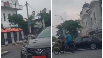 Teladan! Viral Video Sultan HB X yang Berkendara Tanpa Adanya Pengawalan, Warganet; Pejabat Lampung Suruh Belajar ke Beliau..