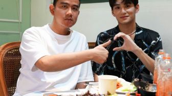 Gibran Unggah Foto Bareng Idol K-Pop Asal Indonesia, Ekspresi Sombong Mas Wali Jadi Sorotan: Senyum Tipis Banget