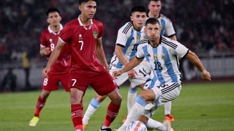 Kantongi Garnacho, Jurnalis Inggris Soroti Marselino Ferdinan yang Sering Dilanggar Pemain Argentina: Bakat Terbaik..