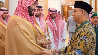 Media Arab Saudi Unggah Foto Anies Baswedan Salaman dengan Pangeran MBS, Warganet Cari Sosok Ganjar