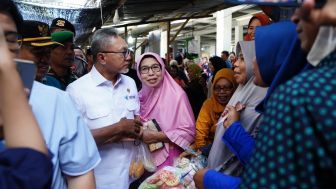 Tinjau Pasar Seketeng Sumbawa, Mendag Zulhas: Harga Bapok Stabil