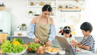 Jadi Panutan, Deretan Zodiak Ini Akrab dengan Anak Kecil dan Jago Masak: Ada Sagitarius dan Cancer!