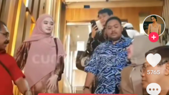 Momen Inara Rusli Buat Kesal Warganet karena Genit kepada Awak Media saat di Kantor Polisi: Sok Banyak Tingkah...