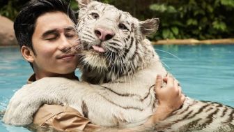 Bikin Dongkol! Alshad Ahmad Bangga Harimau Peliharaannya Sudah Pernah Mati 7 Ekor, Warganet Senggol BKSDA...