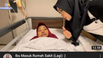 Ria Ricis Buat Konten Saat Ibunya Terbaring Lemas di Rumah Sakit, Banjir Hujatan bahkan Sampai Disumpahi Meninggal Dunia