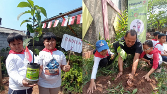 Agak Lain Pesta Kemerdekaan RI di Tapos, Anak-anak Gelar Aksi Tanam Bibit Pohon