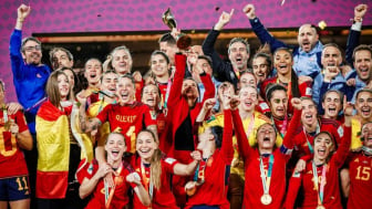 Persembahkan Trofi Piala Dunia, Para Pemain Justru Minta Pelatih Timnas Wanita Spanyol Mundur