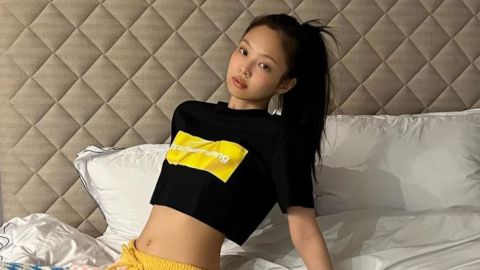 Sinyal Kencan Makin Kuat, Gaya Airport Terbaru Jennie BLACKPINK Langsung  Dikaitkan Fans dengan Foto V BTS